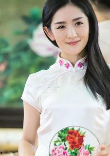 谢娜家庭背景资料,从平凡家庭走向舞台明星的璀璨人生